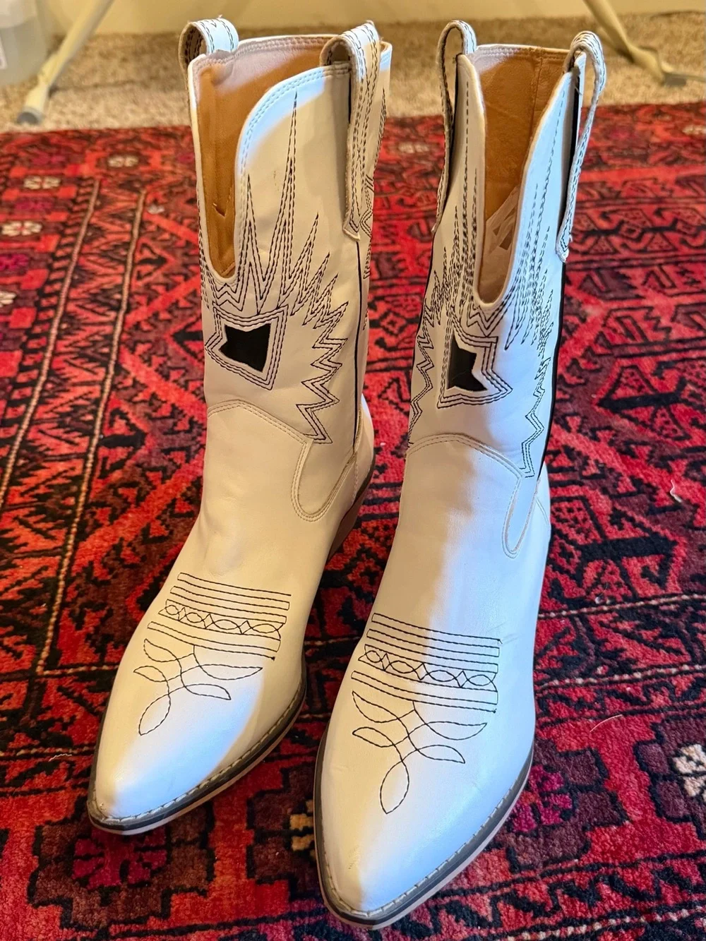 Western Cowboy Boots White with Black Embroidery Pointed Toe Block Heel Sz 7.5